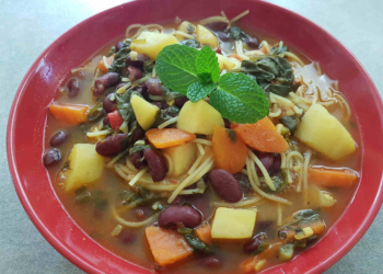 Red Kidney Bean Veg with Rice Noodles and Turmeric (GF)